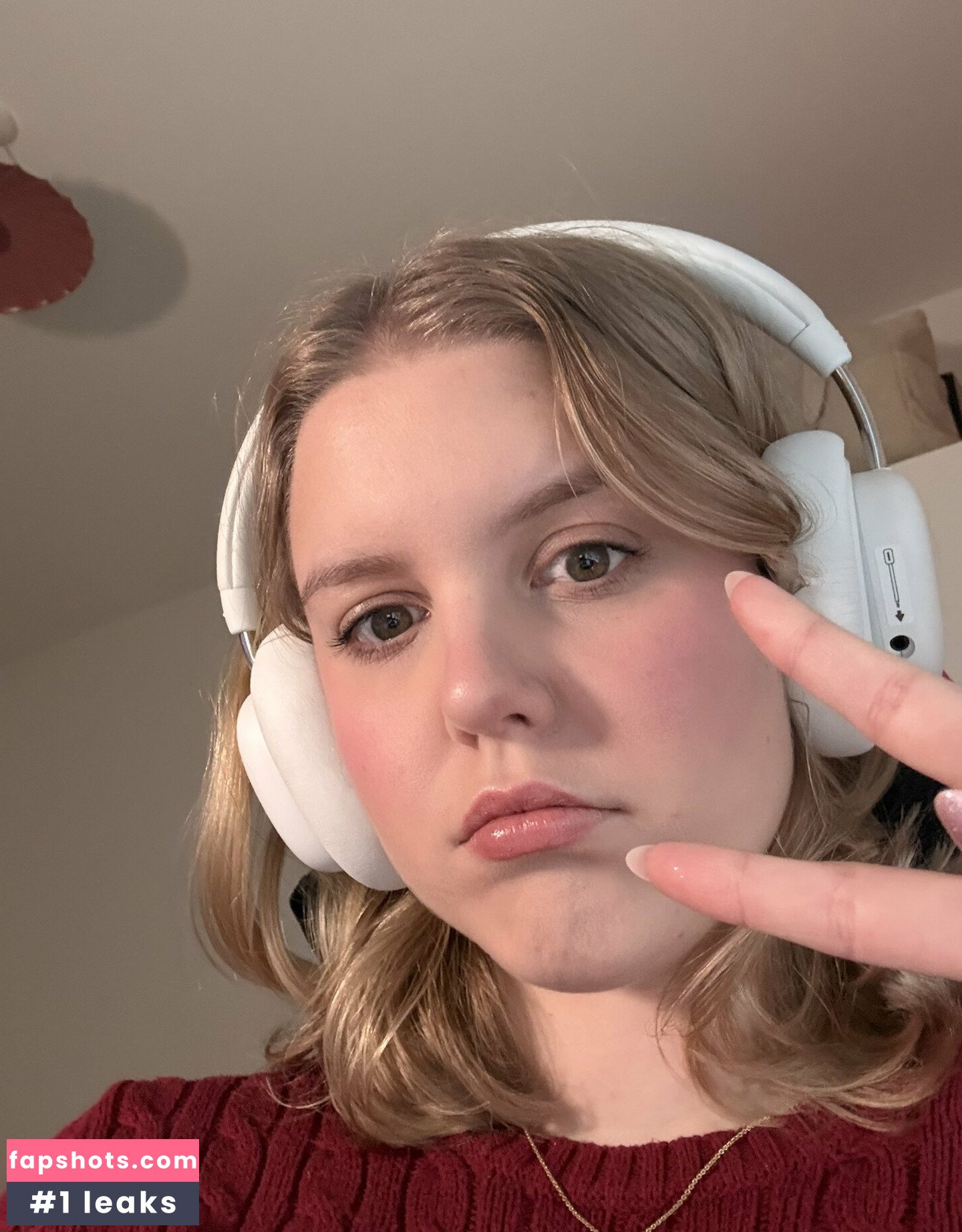 HoxieLoxie gallery photo #21