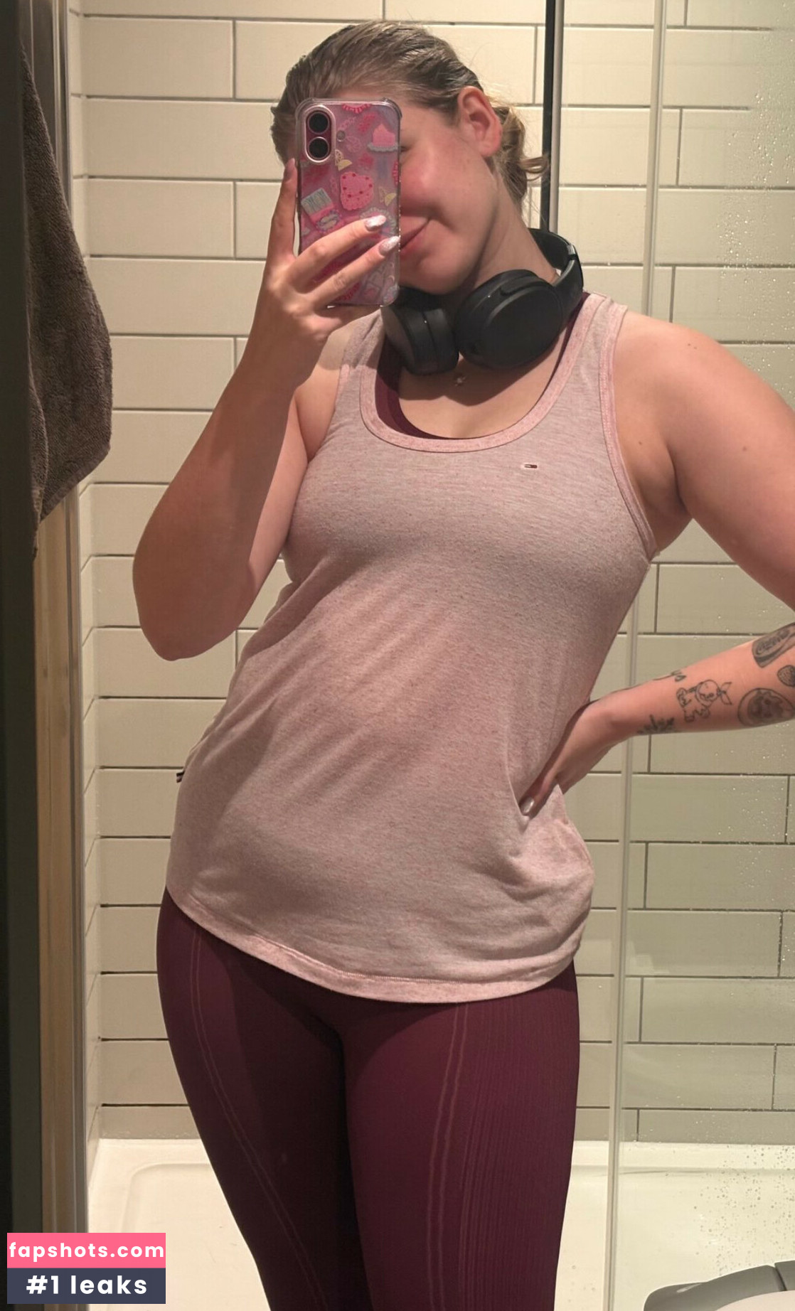 HoxieLoxie gallery photo #22