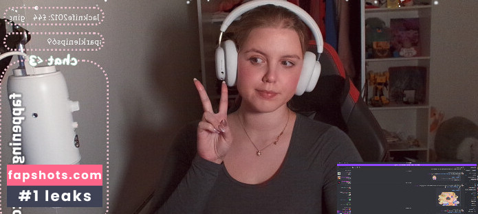 HoxieLoxie nude babe gallery