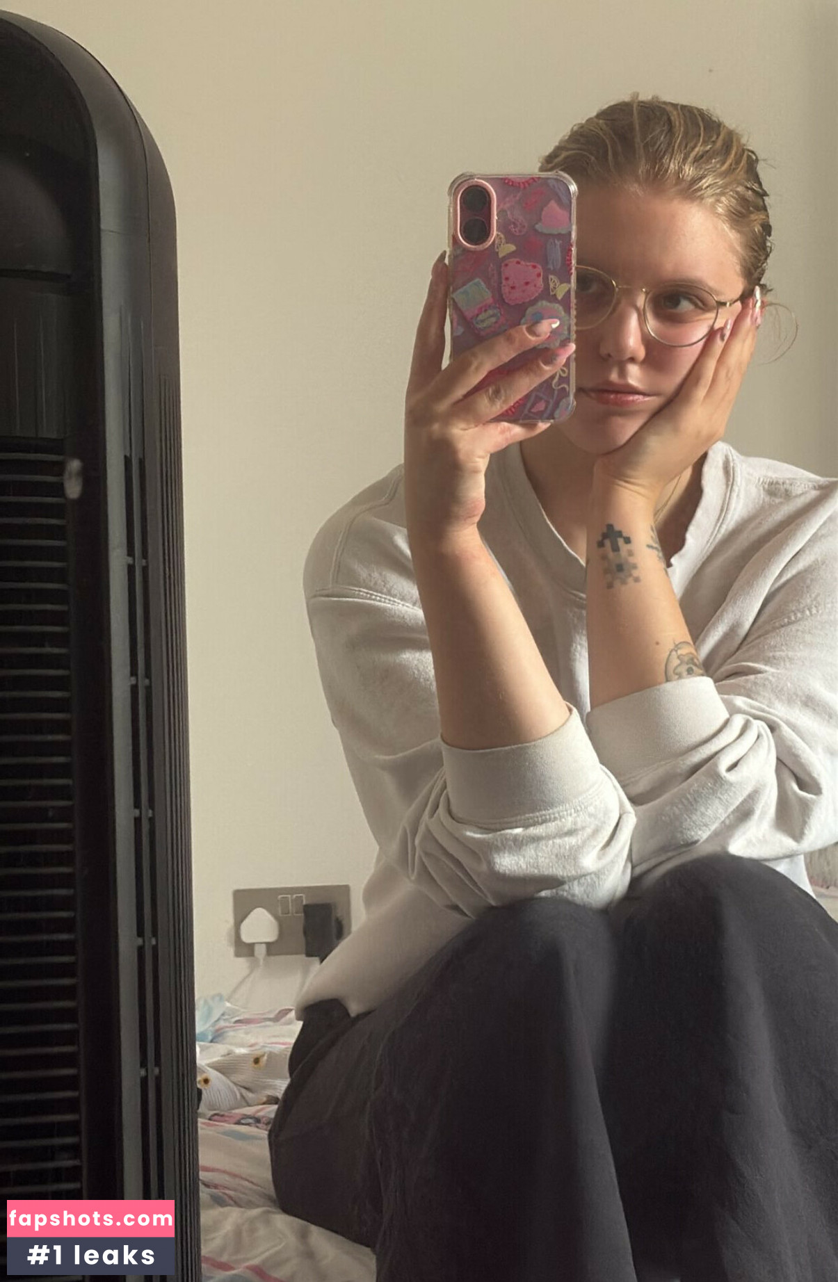 HoxieLoxie gallery photo #35