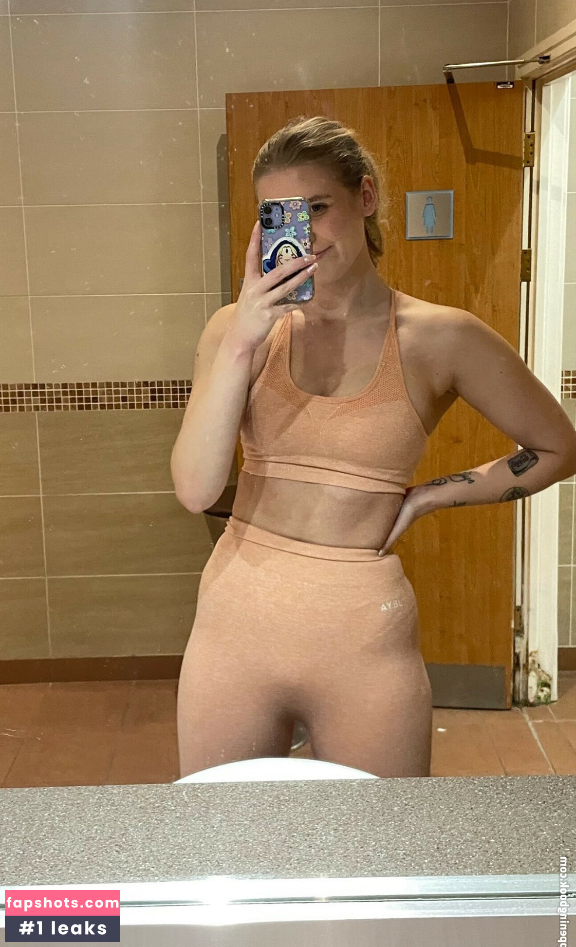 HoxieLoxie gallery photo #54