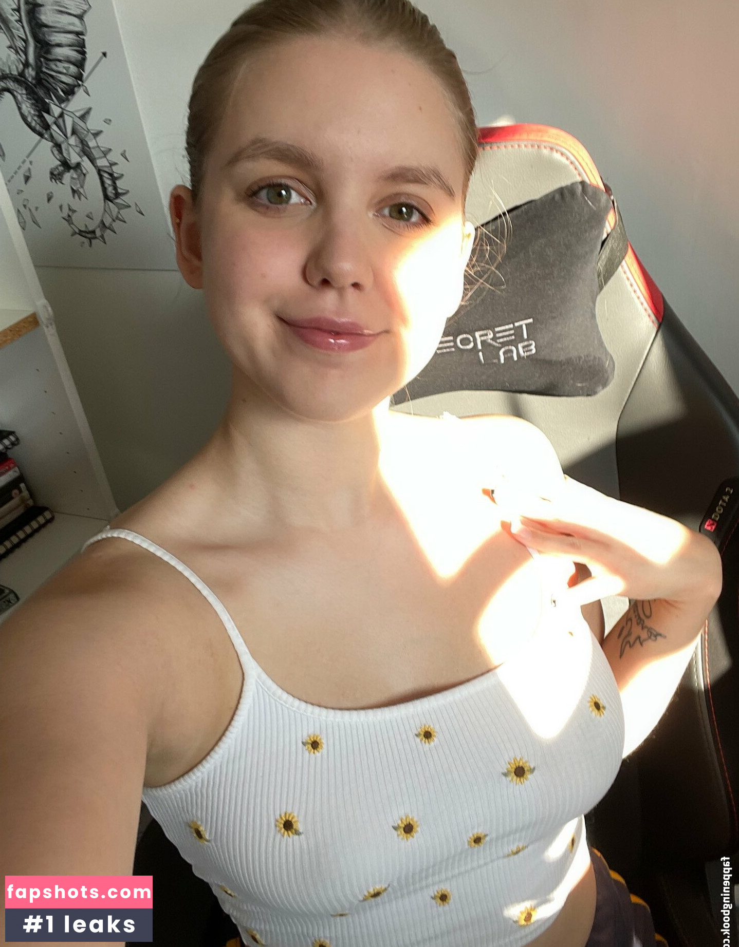 HoxieLoxie gallery photo #56