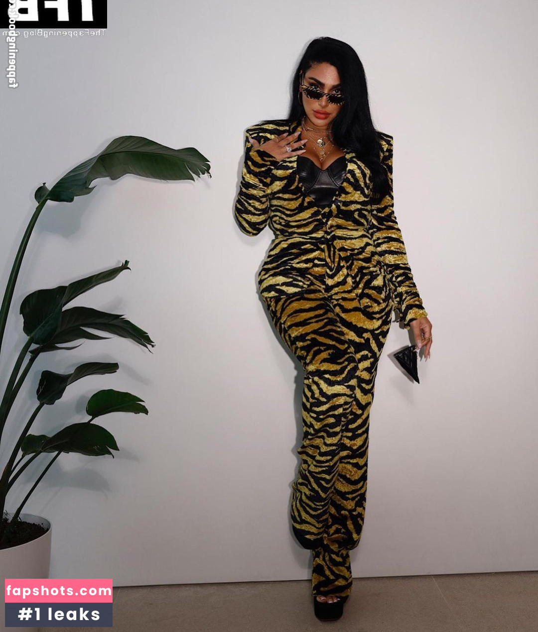 Huda Kattan gallery photo #23