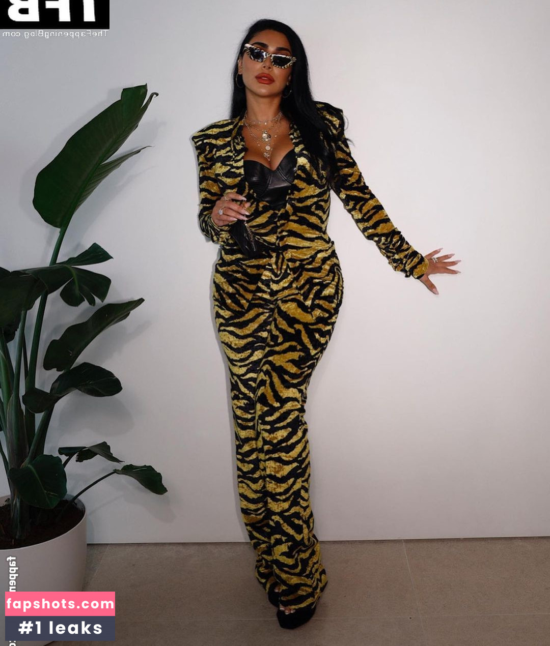 Huda Kattan gallery photo #25