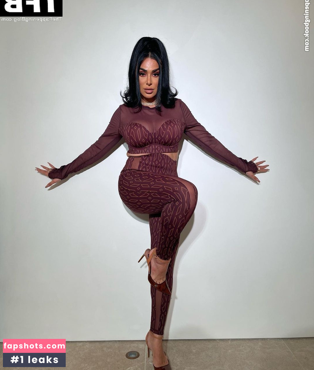Huda Kattan gallery photo #27