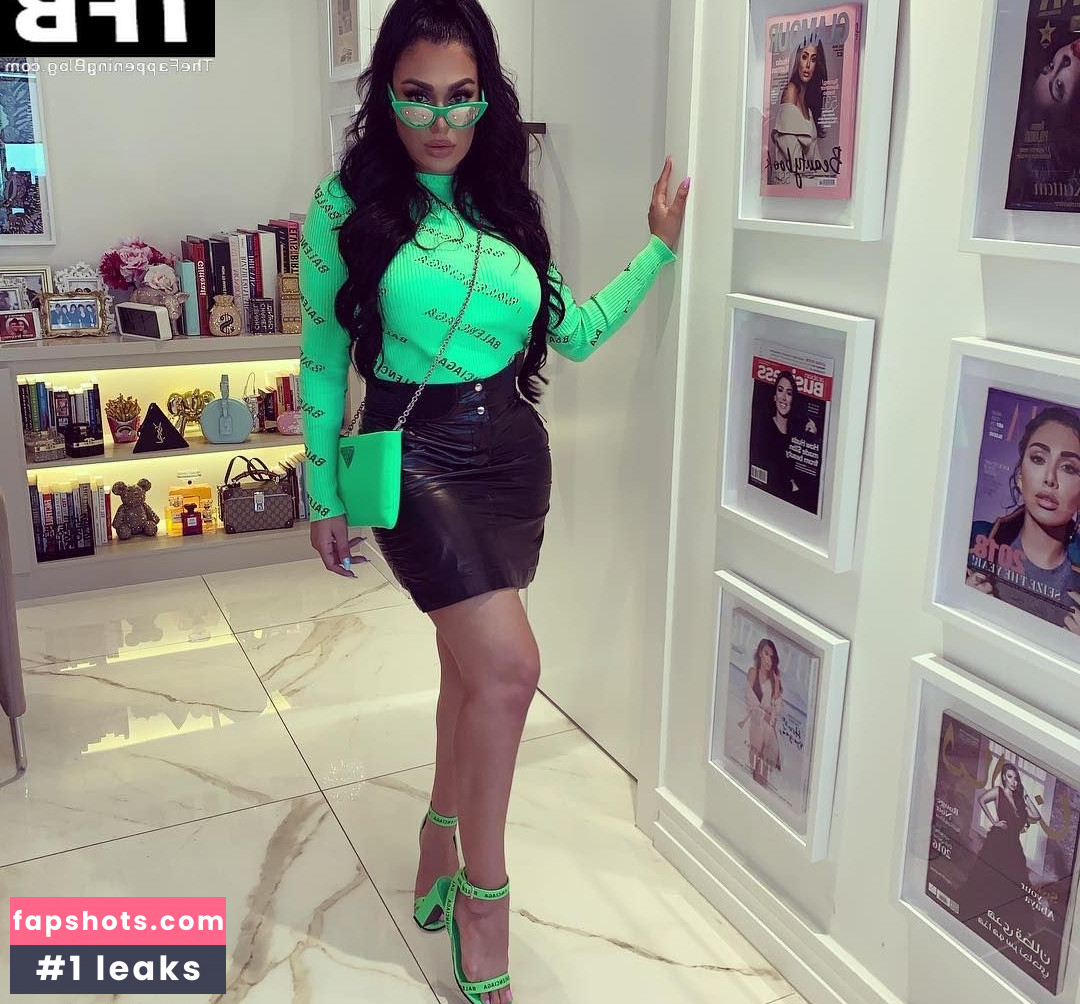 Huda Kattan gallery photo #37