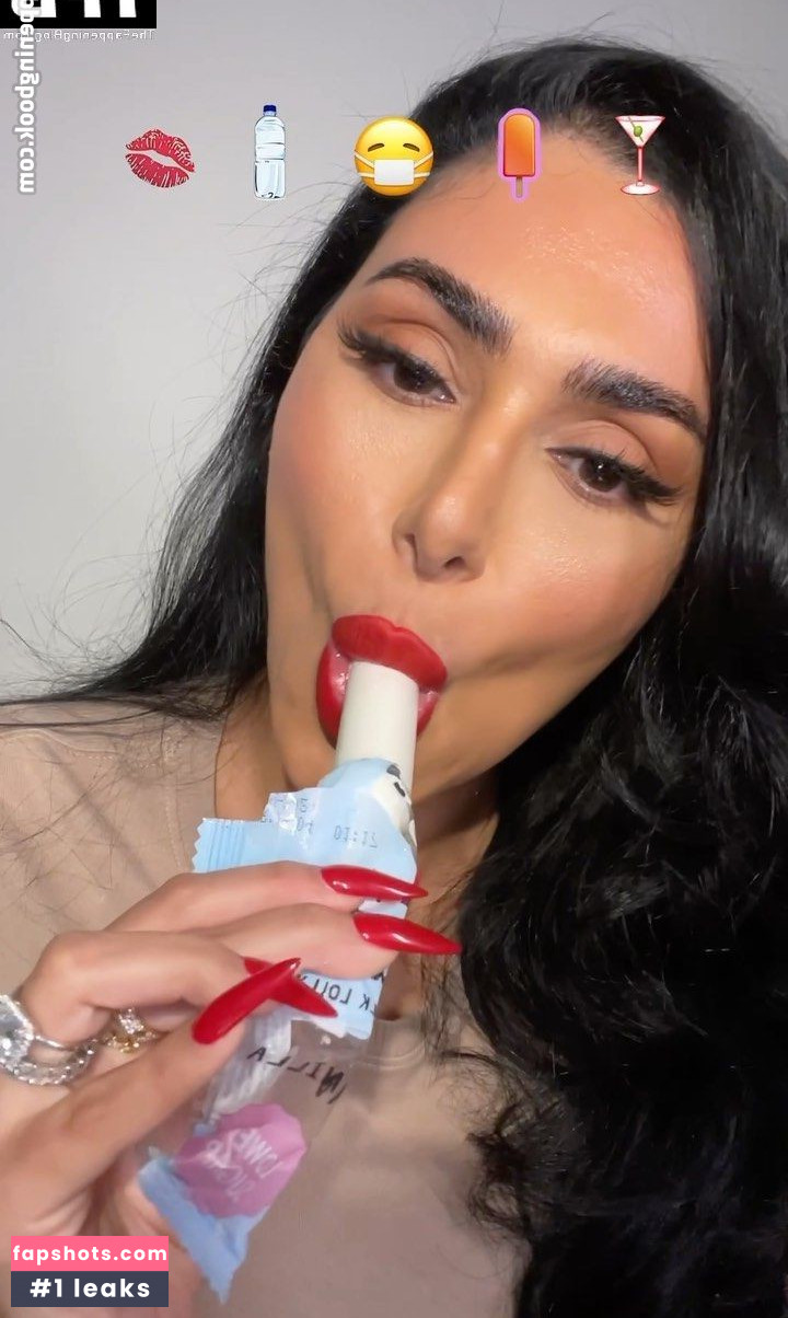 Huda Kattan gallery photo #38