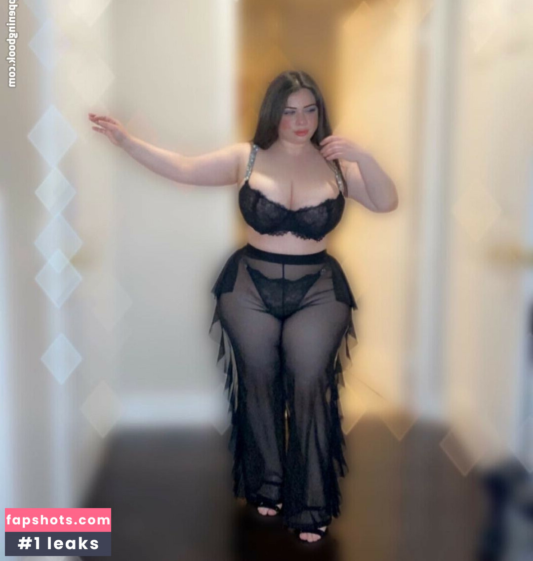 Huda Style gallery photo #2