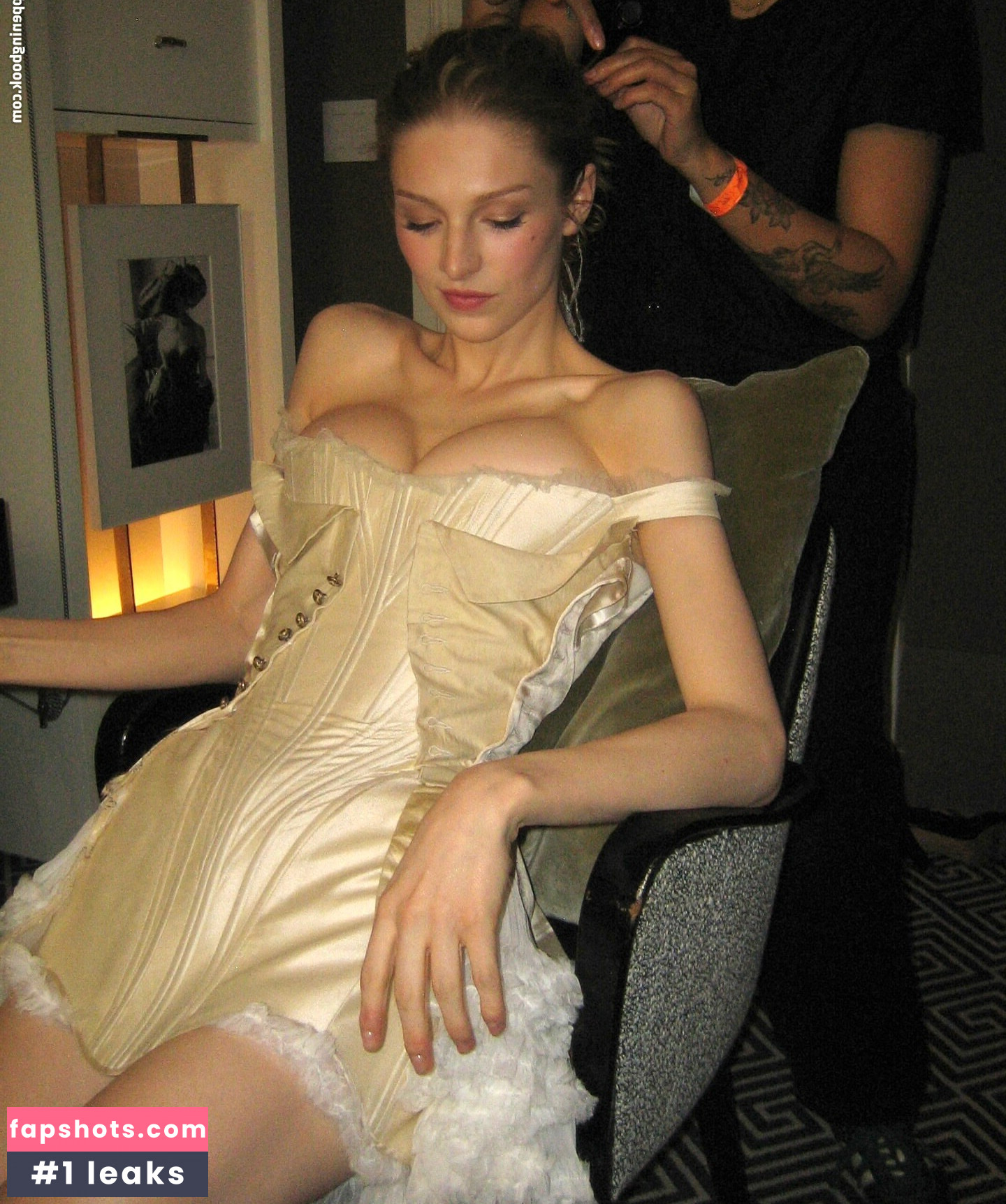 Hunter Schafer Nude Leaks OnlyFans Photos #37 - LeakJerk