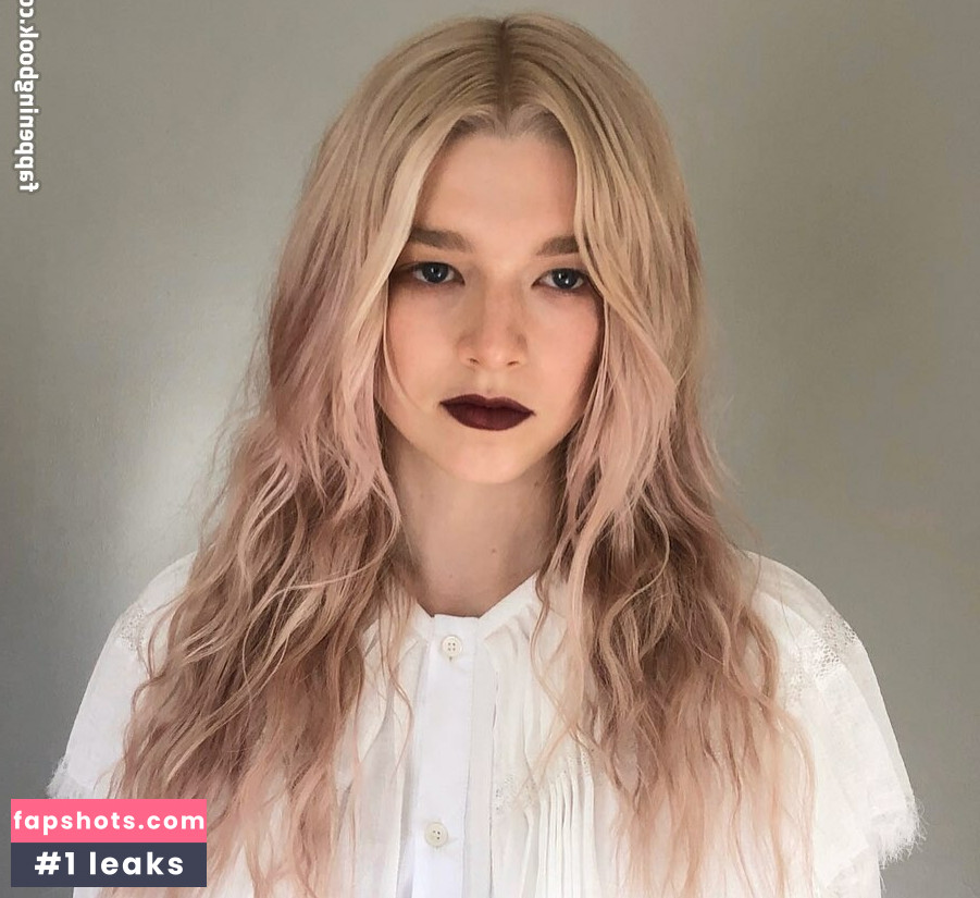 Hunter Schafer Nude Leaks OnlyFans Photos #5 - LeakJerk