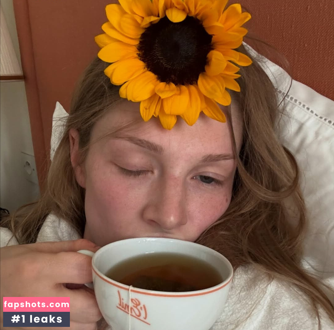 Hunter Schafer Nude Leaks OnlyFans Photos #6 - LeakJerk