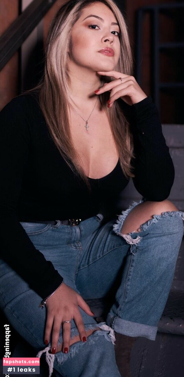 iamcamilaalejandra nude babe gallery