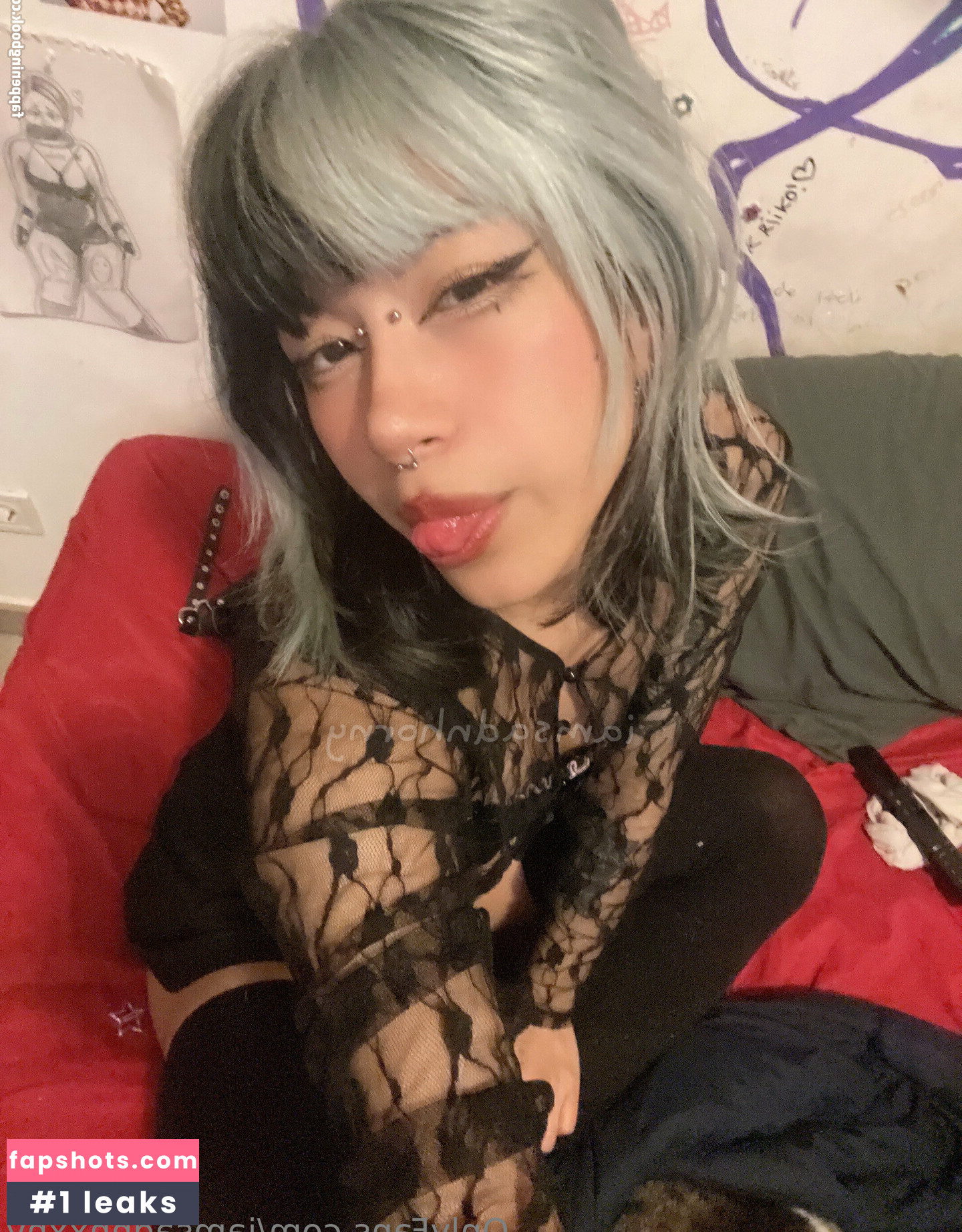 iamsadnhxxny nude babe gallery