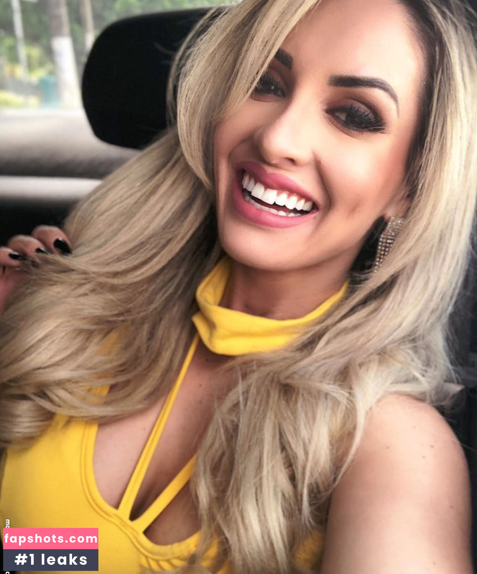 Iara Ferreira gallery photo #13