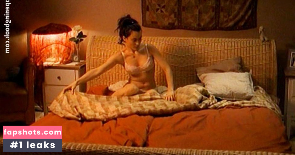 Idil Üner gallery photo #22