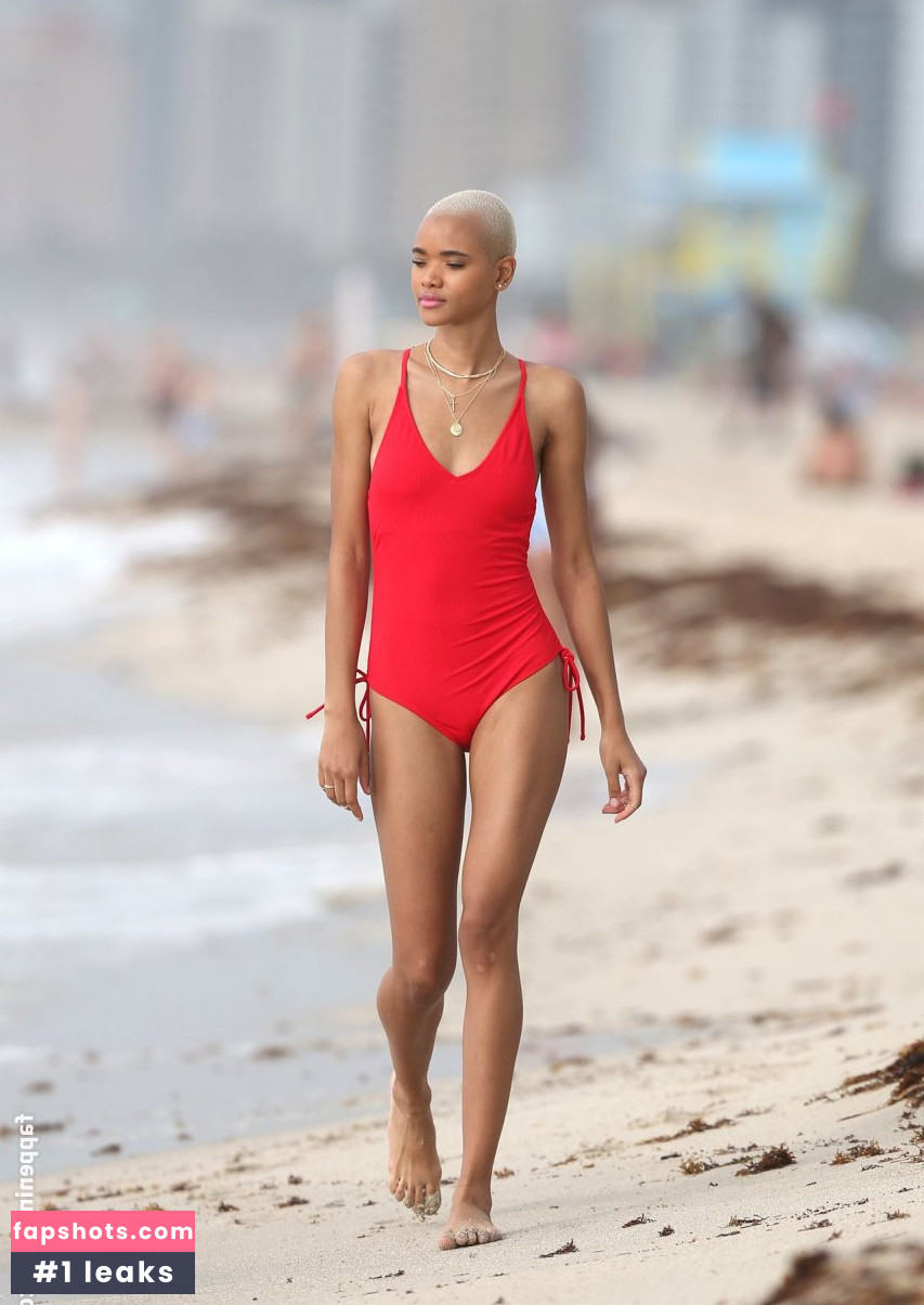 Iesha Hodges nude babe gallery