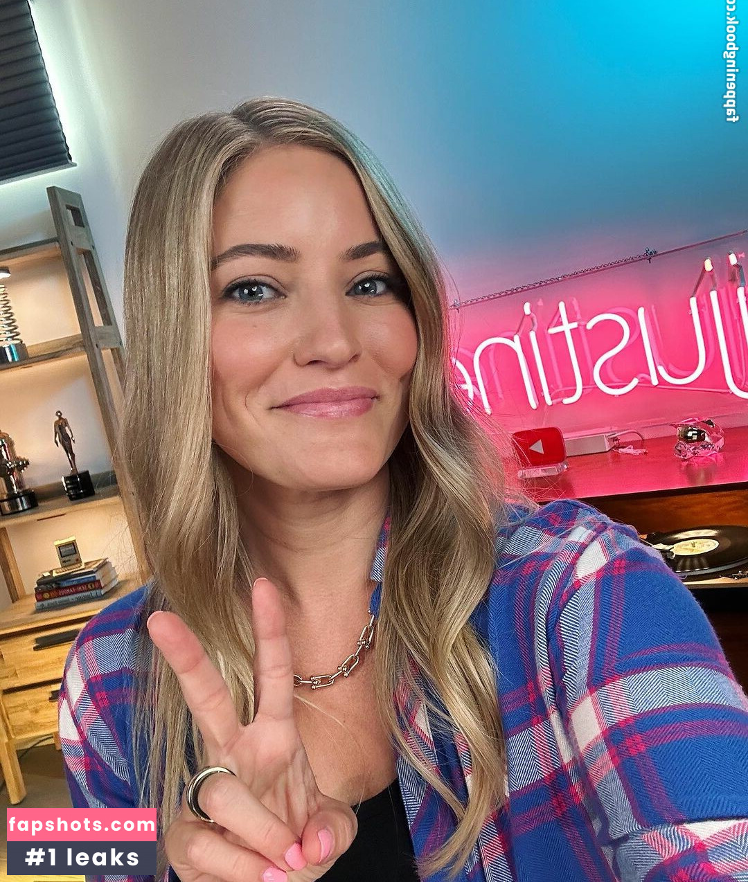iJustine gallery photo #47
