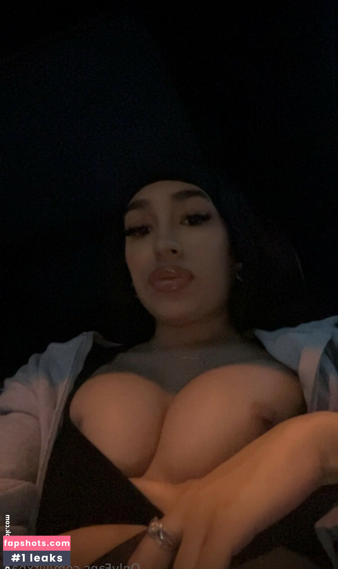 ijustneedee gallery photo #2