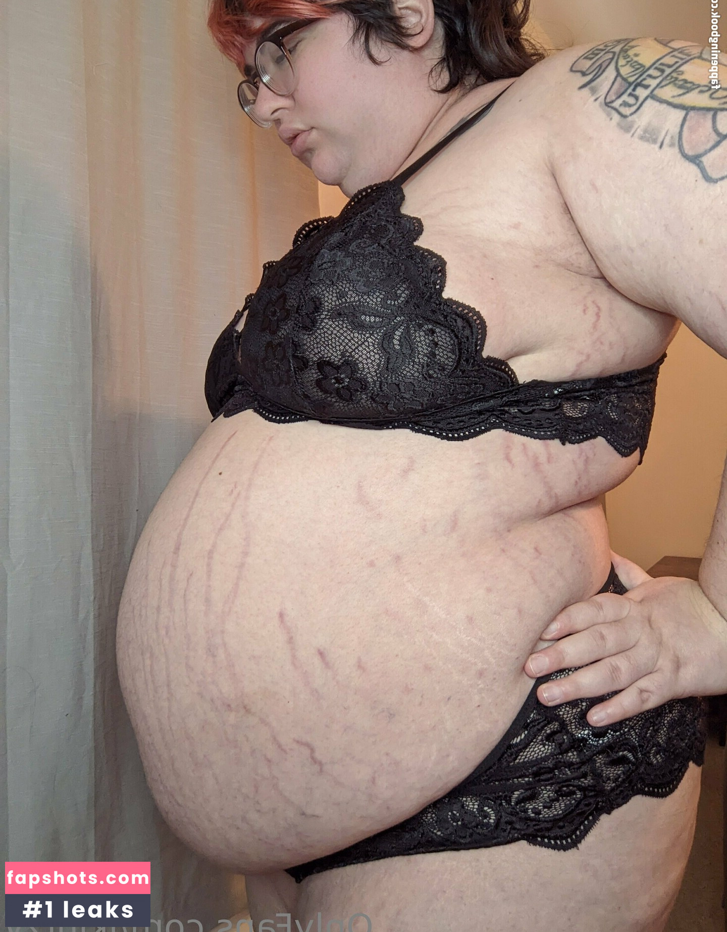 iklutzy nude babe gallery