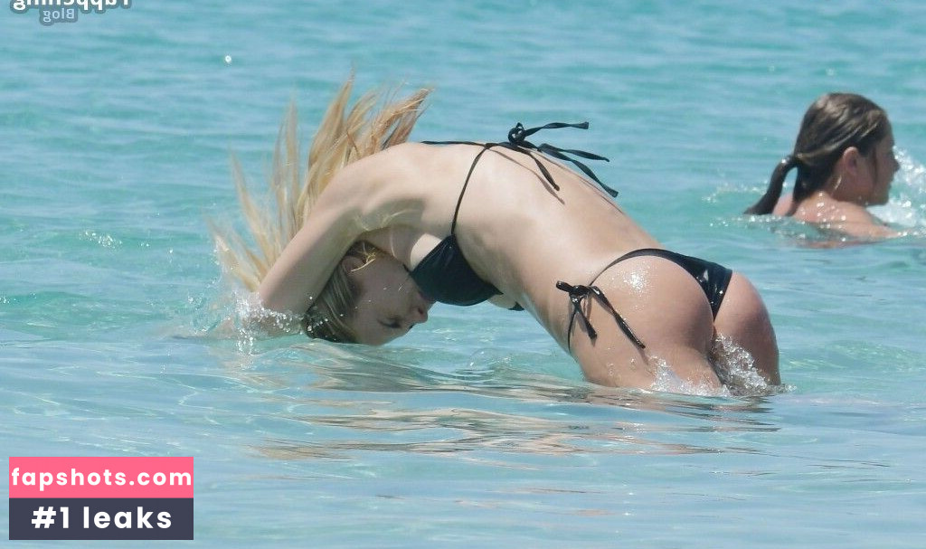 Ilary Blasi gallery photo #22