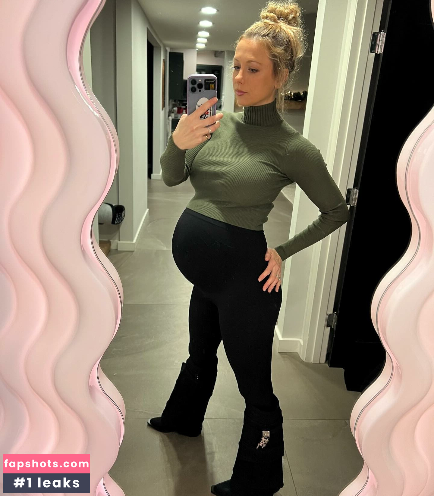 Iliza Shlesinger gallery photo #11