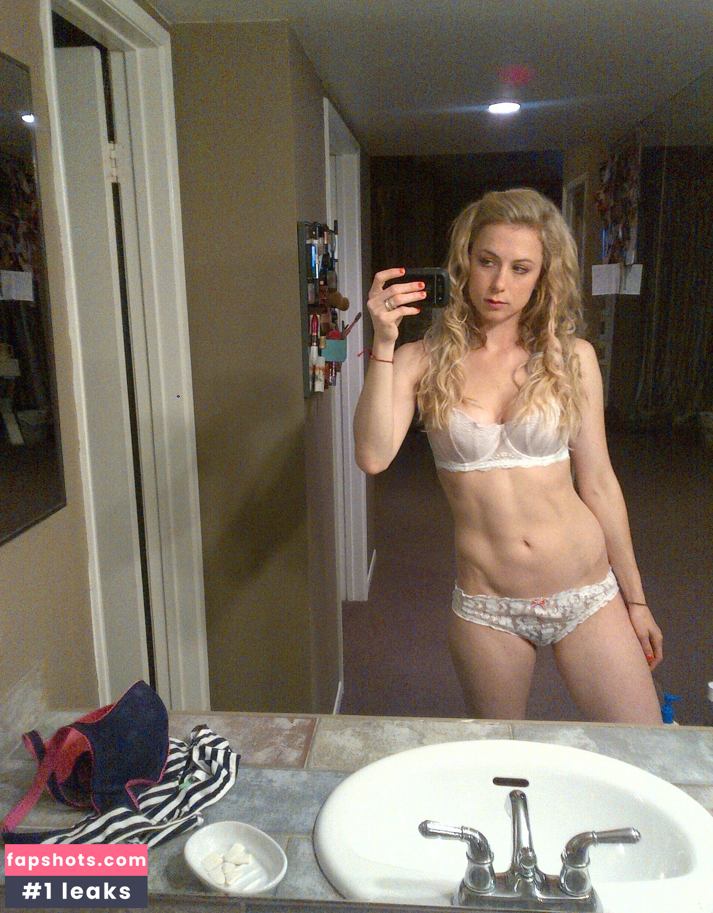 Iliza Shlesinger gallery photo #109