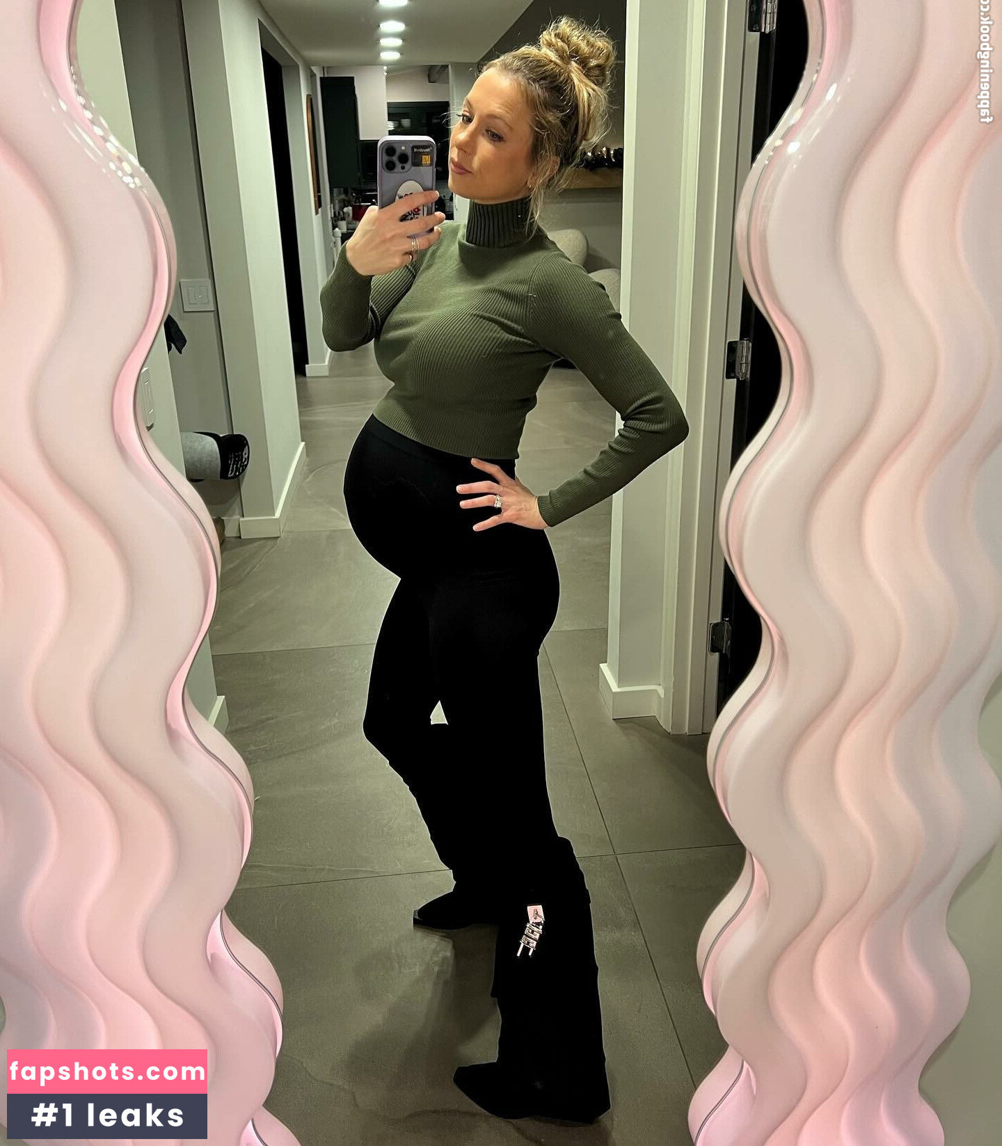 Iliza Shlesinger gallery photo #12