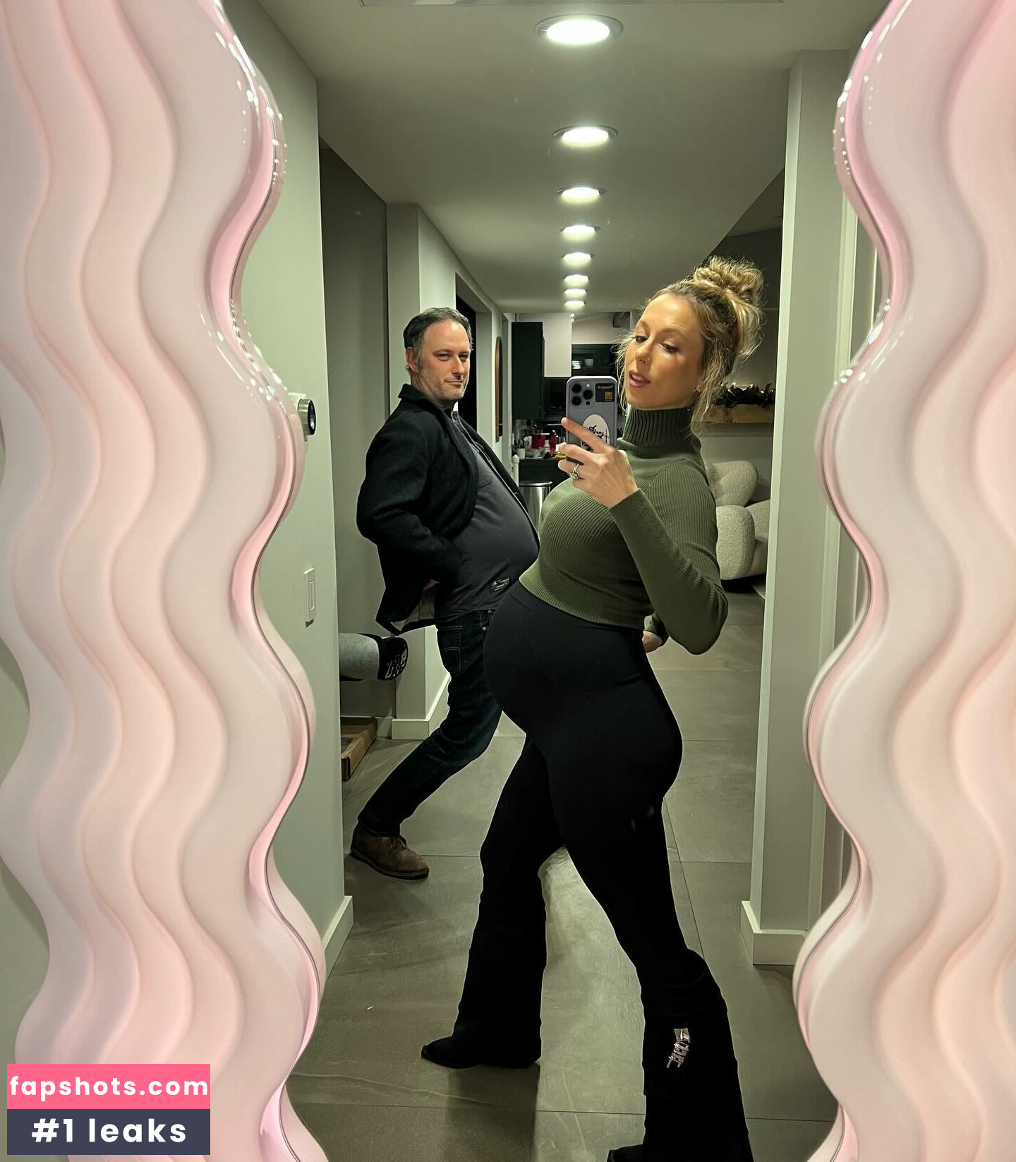 Iliza Shlesinger gallery photo #15