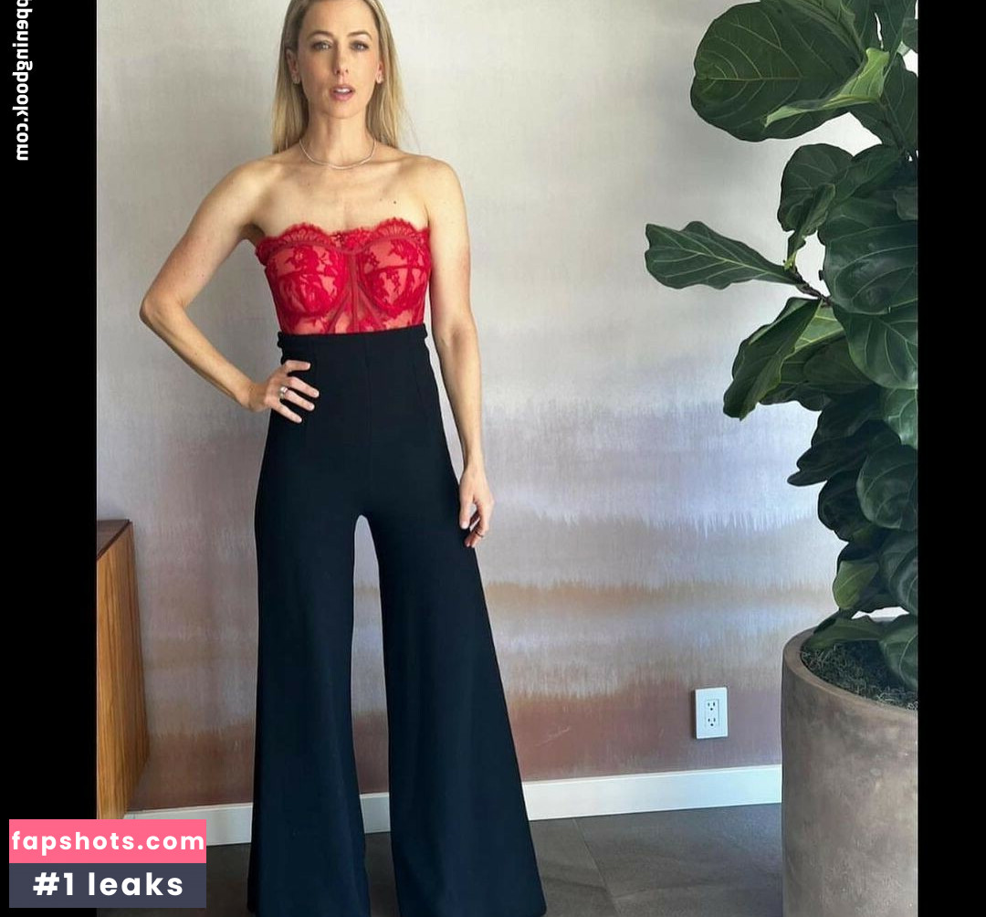 Iliza Shlesinger gallery photo #17