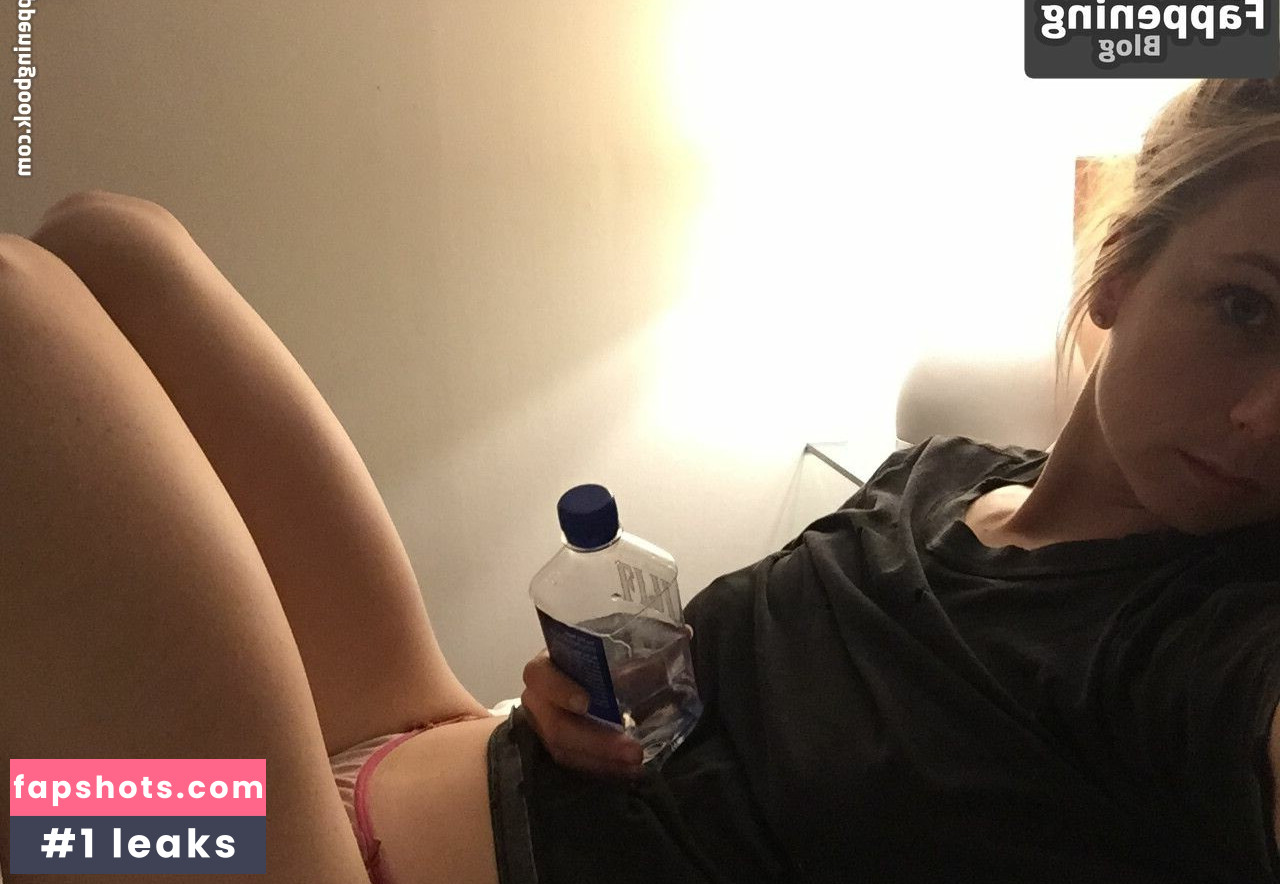 Iliza Shlesinger gallery photo #20