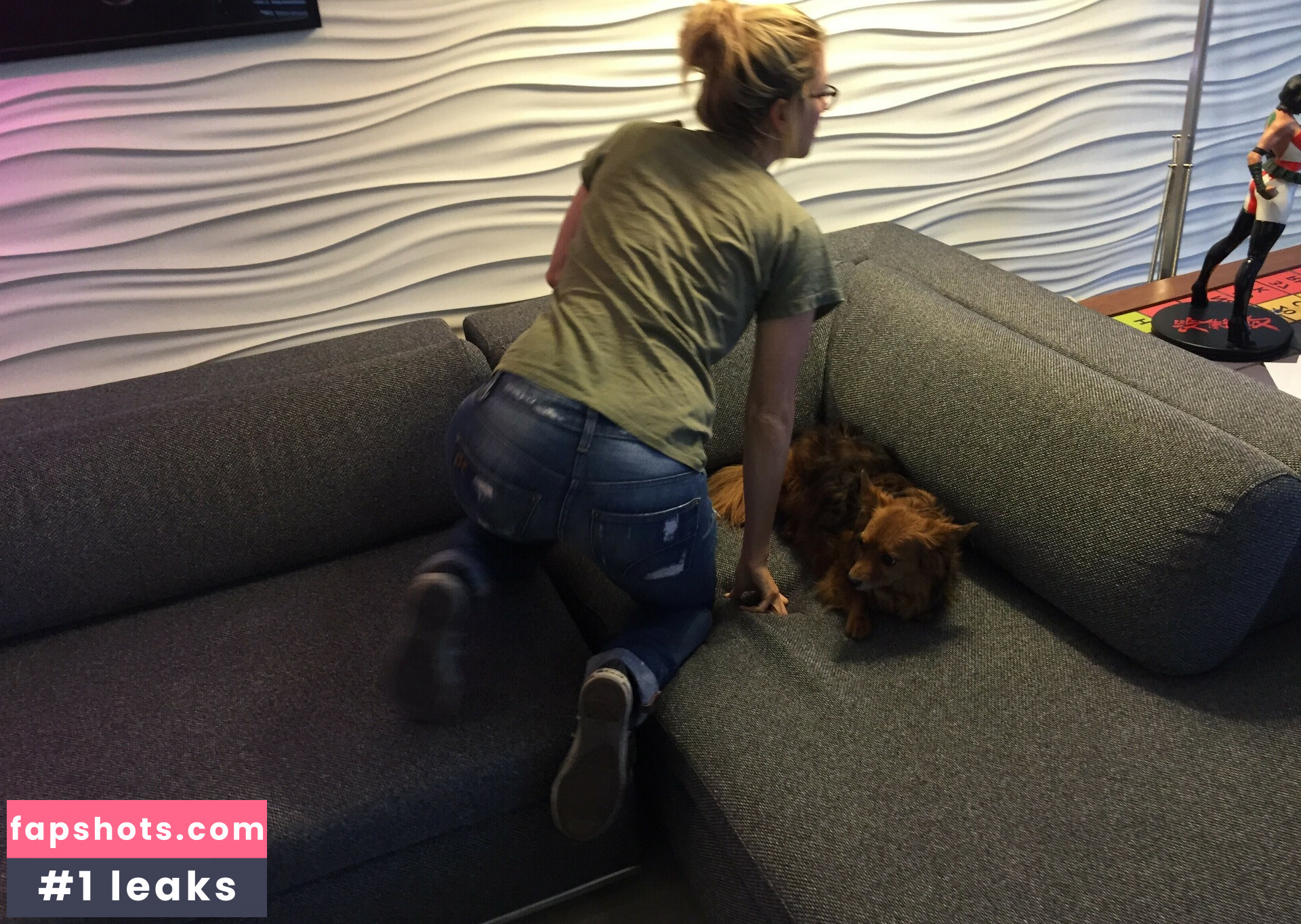 Iliza Shlesinger gallery photo #49