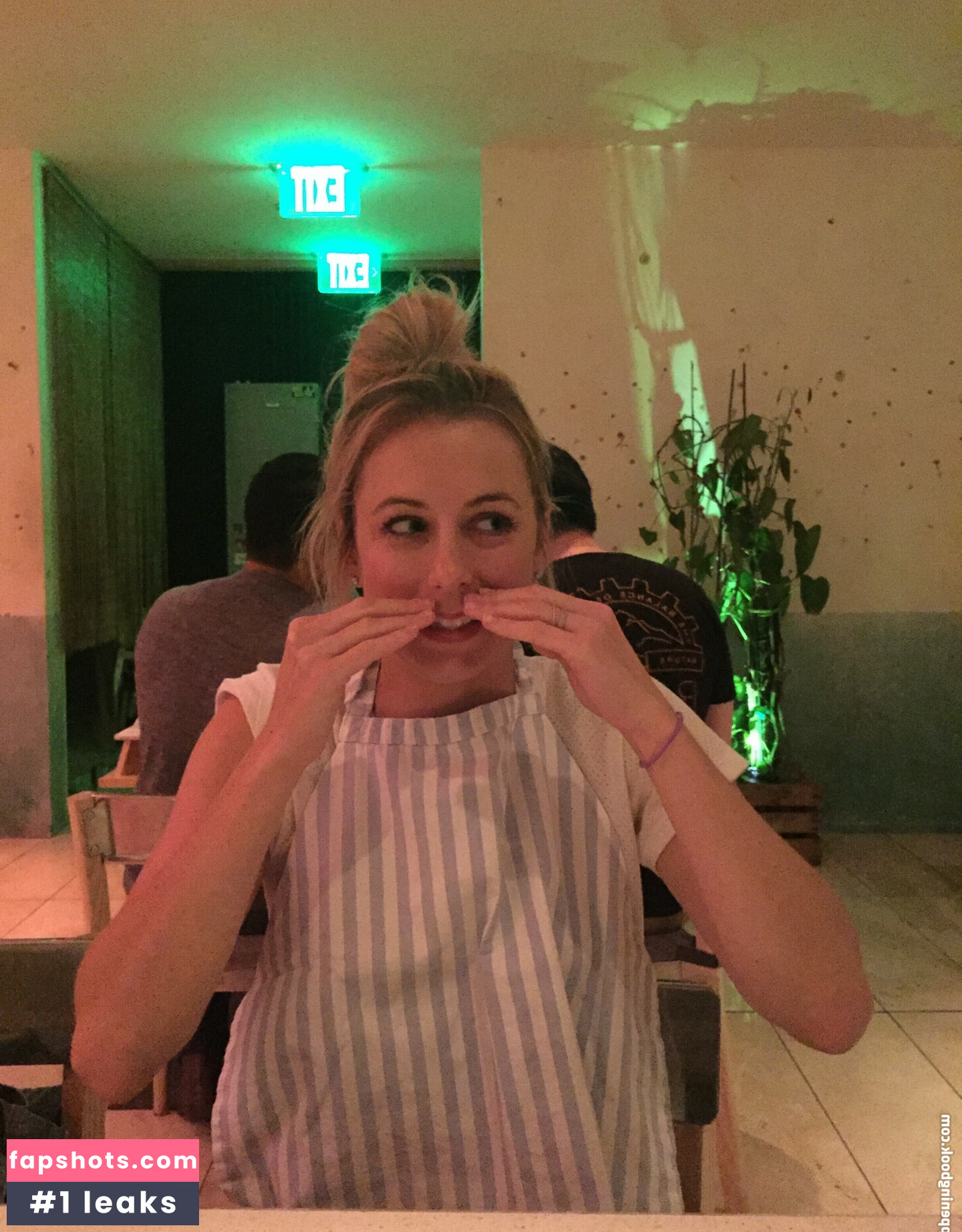 Iliza Shlesinger gallery photo #55