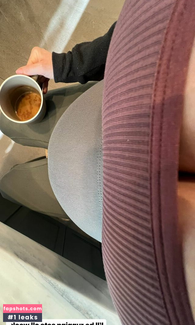 Iliza Shlesinger gallery photo #9