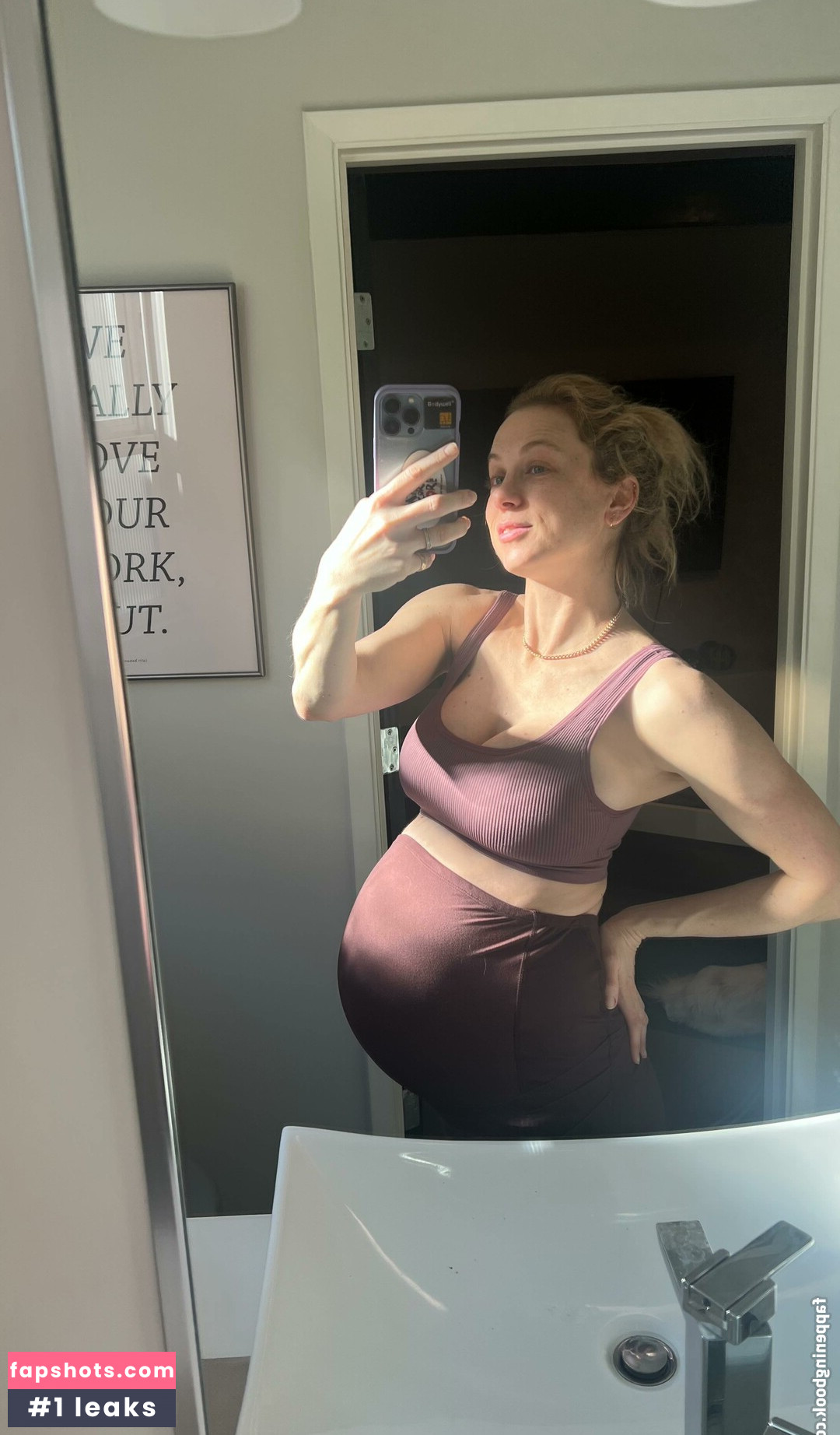 Iliza Shlesinger gallery photo #10