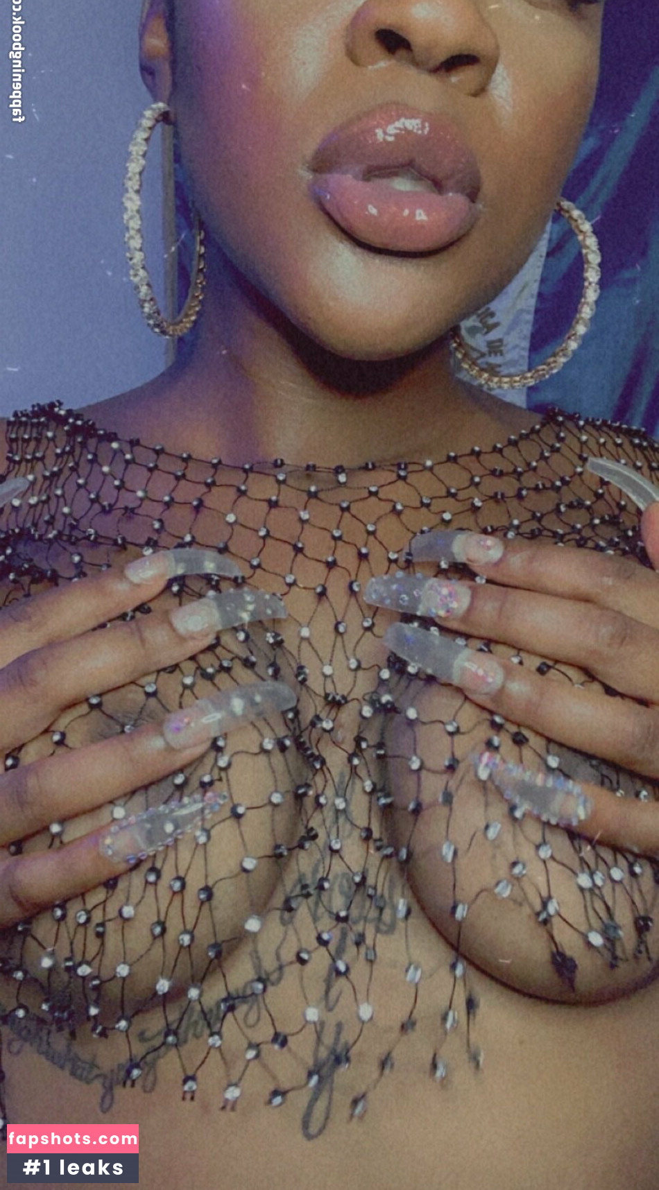 illnanaa gallery photo #20