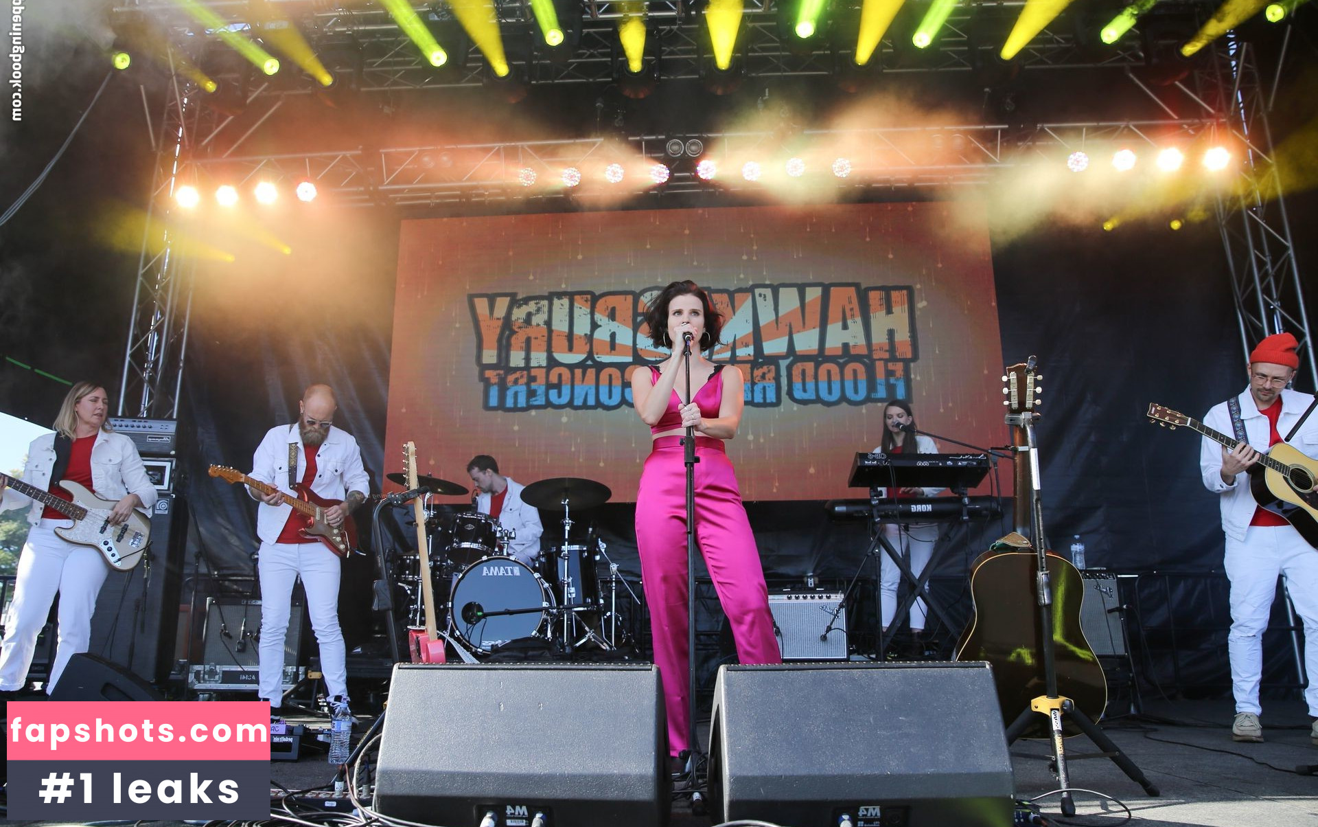 Imogen Clark gallery photo #12