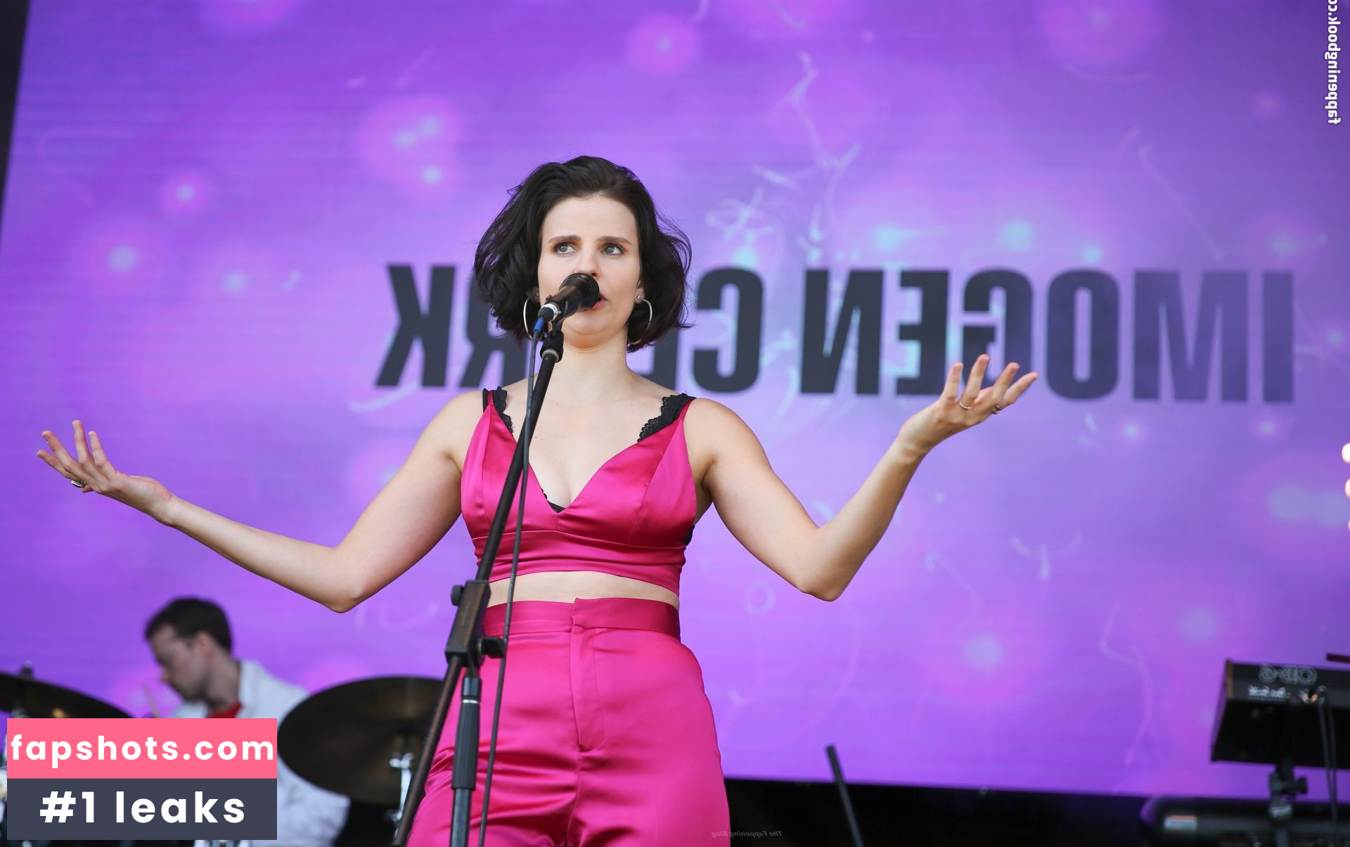 Imogen Clark gallery photo #13