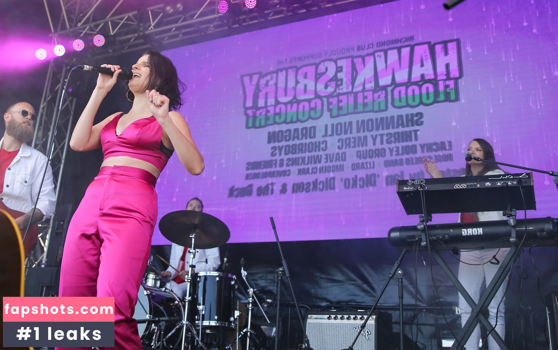 Imogen Clark gallery photo #15