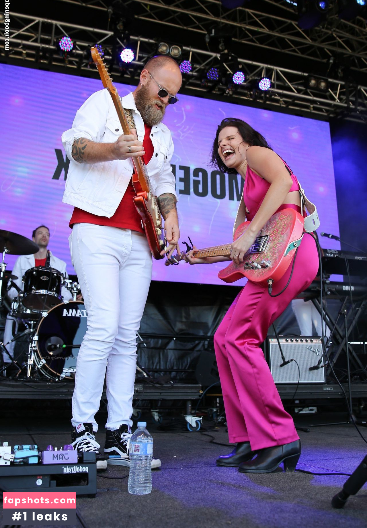 Imogen Clark gallery photo #18