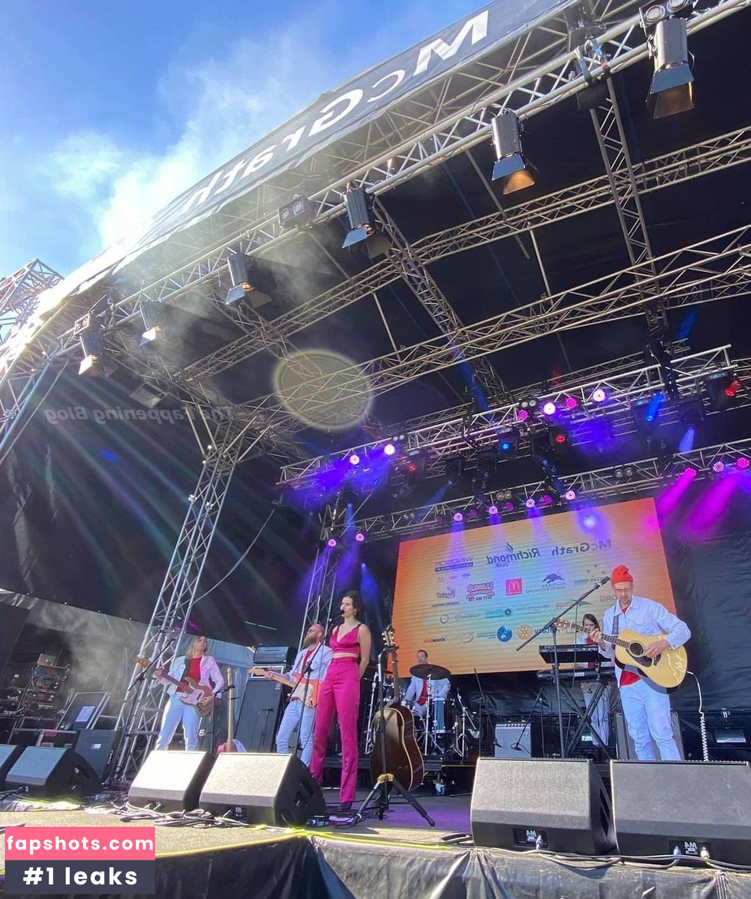 Imogen Clark gallery photo #3