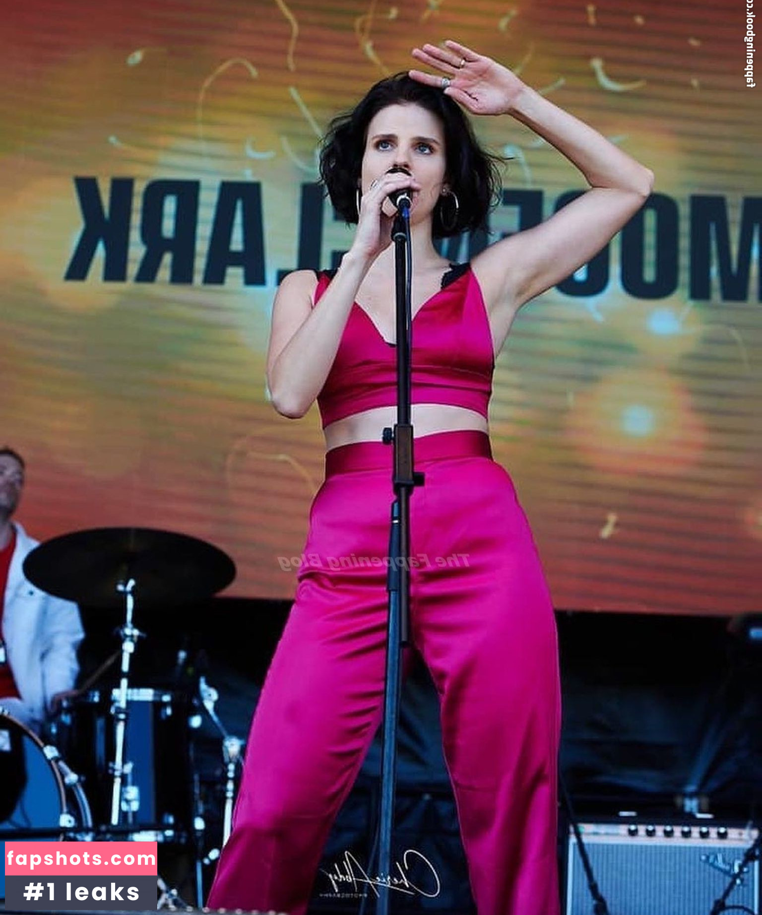 Imogen Clark gallery photo #4