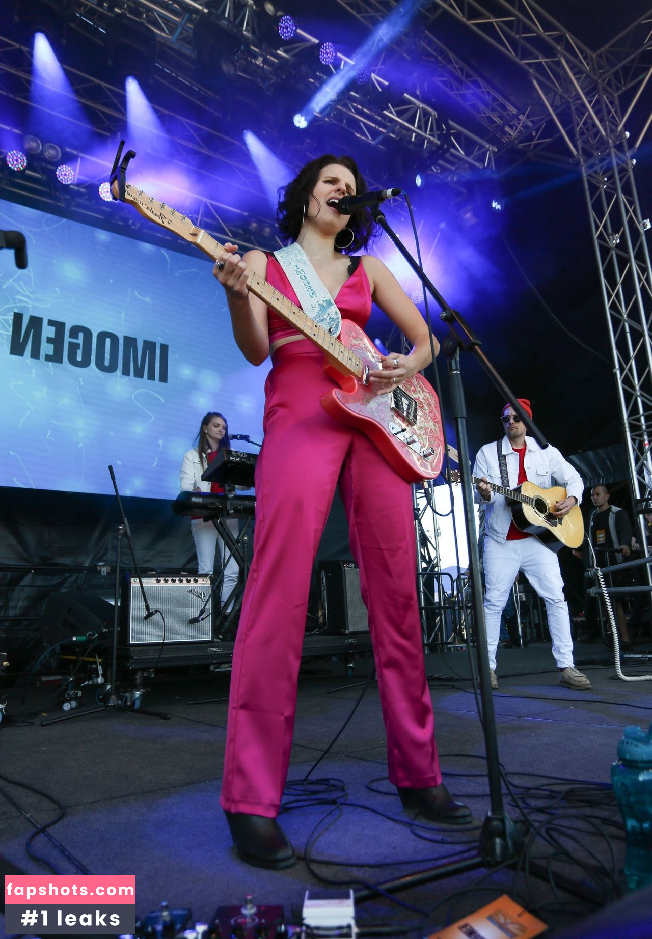 Imogen Clark gallery photo #7