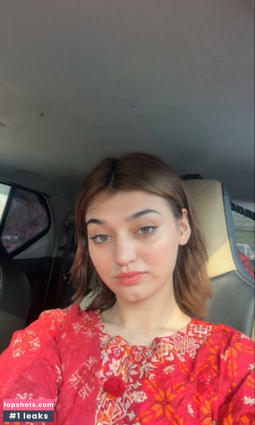 Imsha Rehman gallery photo #13