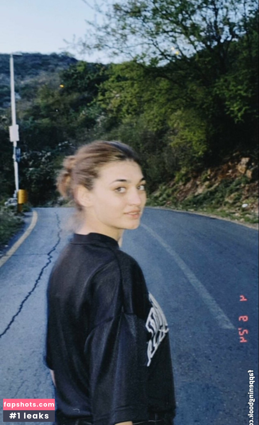 Imsha Rehman gallery photo #14