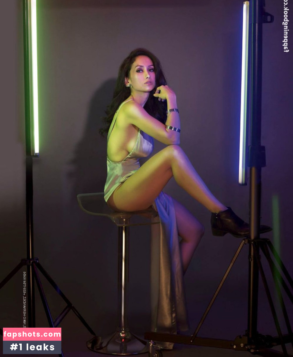 Ina Raymundo gallery photo #3