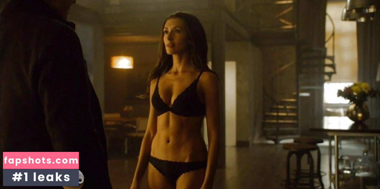 India de Beaufort gallery photo #16