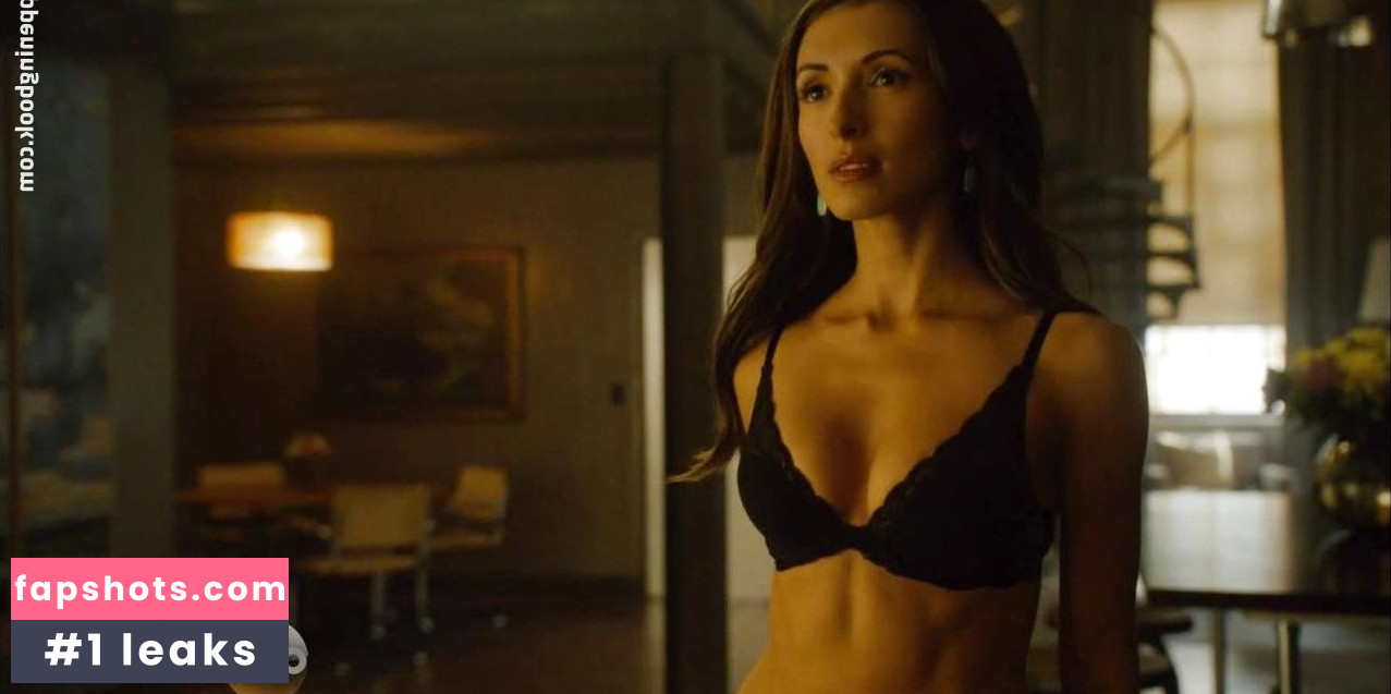 India de Beaufort gallery photo #17