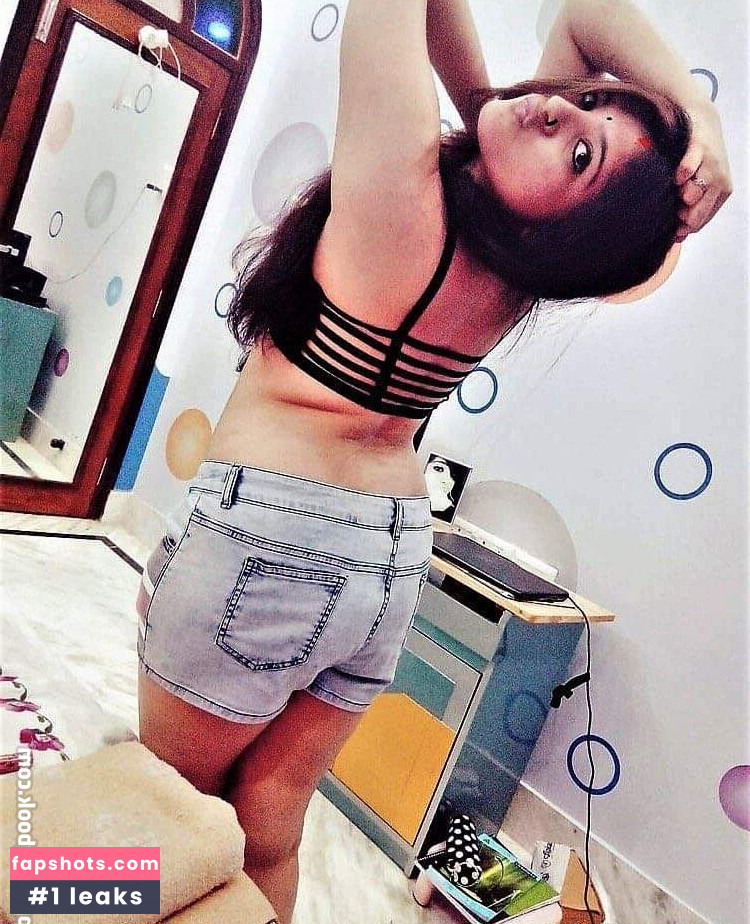 Indian Social Media Girls nude babe gallery