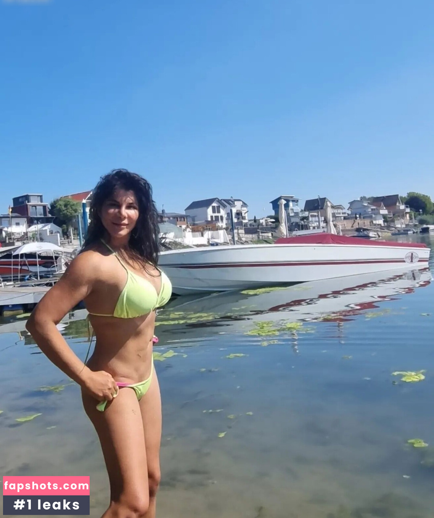 Indira Weis gallery photo #11