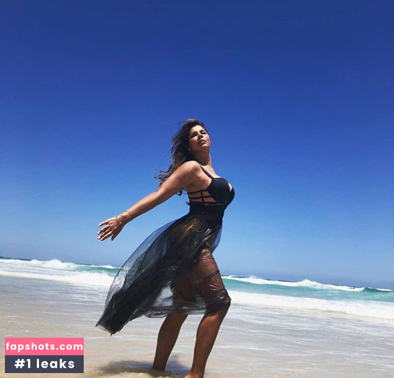 Indira Weis gallery photo #21